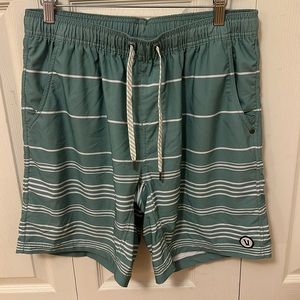 Vuori Men's Kore Shorts 7.5" Inseam Green Large